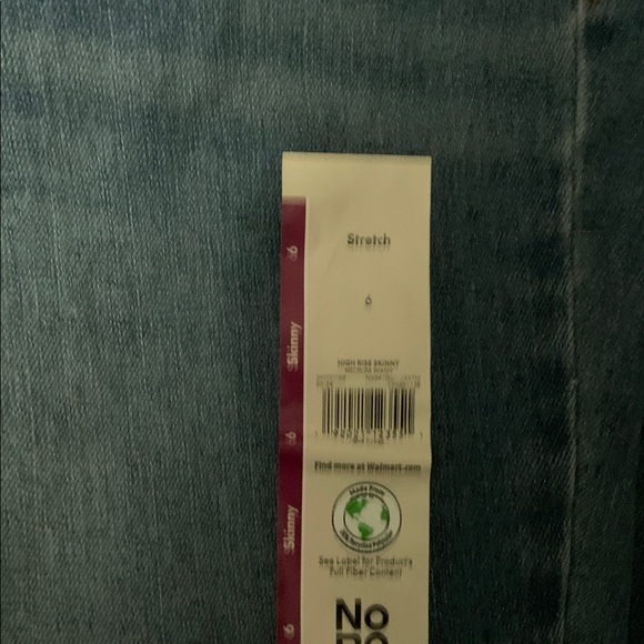 2 pair No Boundaries High Rise Skinny Jeans,  NWT, size 6 - Picture 3 of 6